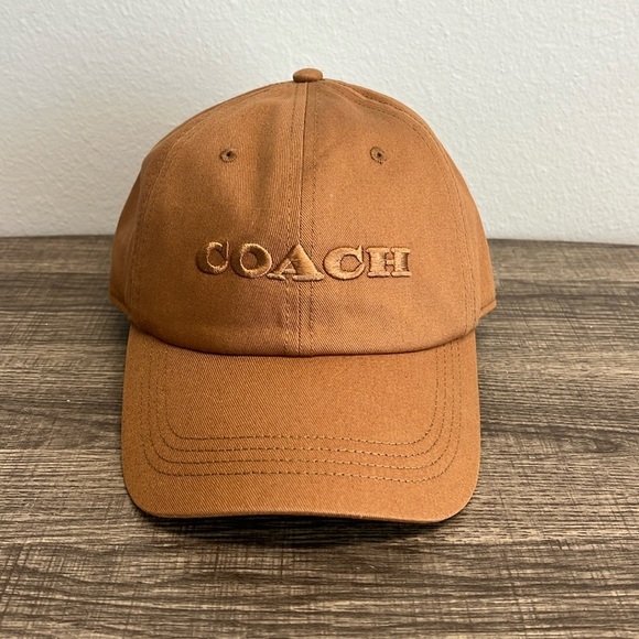 ✨Coach in Light Saddle Embroidered Logo Baseball Cap - Picture 1 of 9